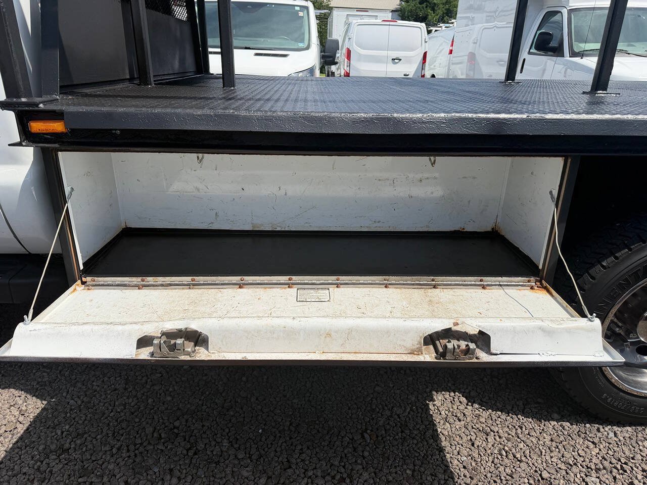 Used 2015 Ford F550 2WD Regular Cab Super Duty image 7