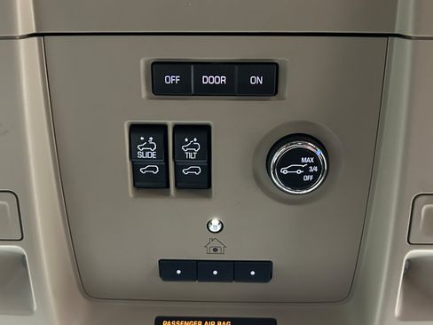 Used 2019 Chevrolet Tahoe Premier AWD/4WD image 28