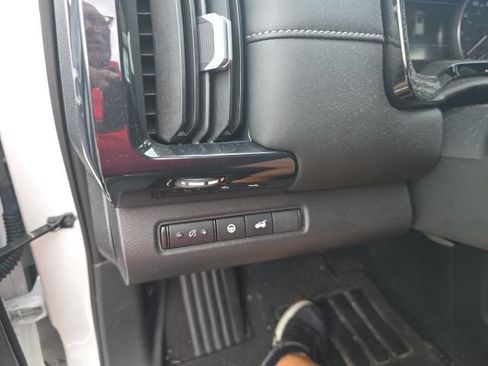 Certified 2025 Nissan Pathfinder SV AWD/4WD image 11