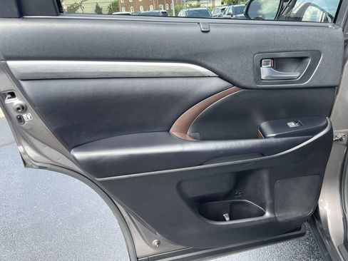 Used 2019 Toyota Highlander Limited Platinum AWD/4WD image 23