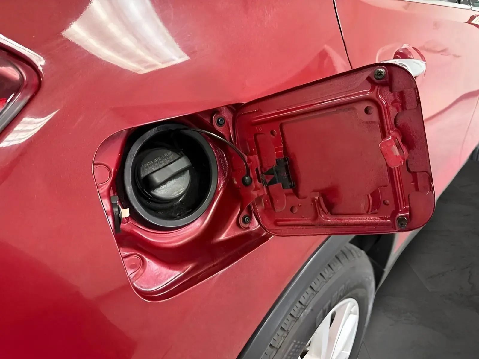 Used 2018 Nissan Rogue SV w/ Premium Package FWD image 28