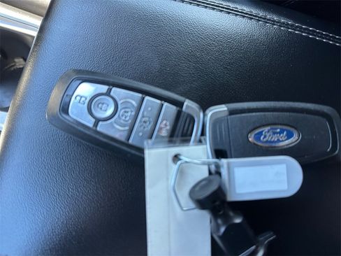 Used 2022 Ford Explorer XLT w/ Equipment Group 202A image 31