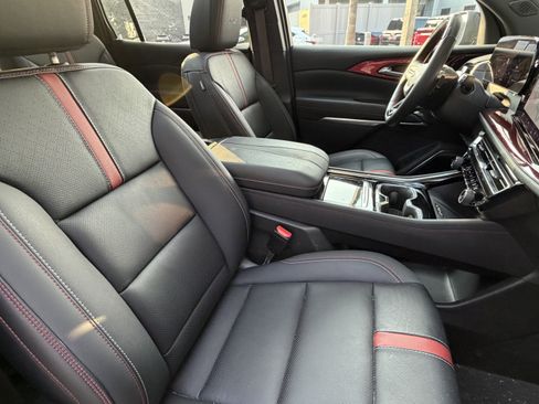Used 2025 Chevrolet Traverse RS FWD image 45