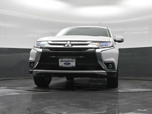 Used 2018 Mitsubishi Outlander SE AWD/4WD image 37