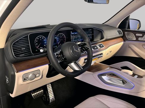 New 2026 Mercedes-Benz GLS 450 4MATIC image 9