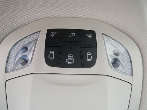 Used 2021 Chrysler Pacifica Touring-L w/ Premium & Safety Sphere Group FWD image 33