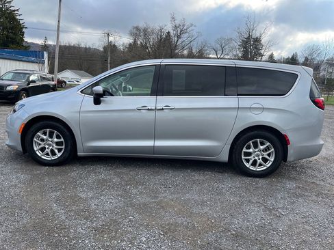 Used 2023 Chrysler Voyager LX image 10