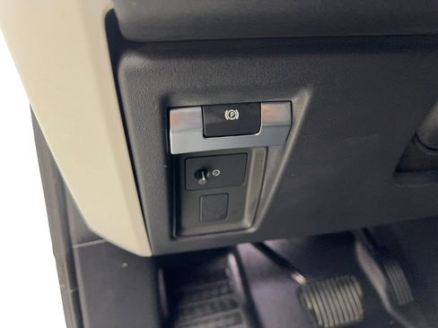 Used 2025 Land Rover Defender 110 S image 53