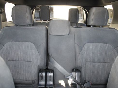 Used 2017 Ford Explorer XLT w/ Equipment Group 201A image 21