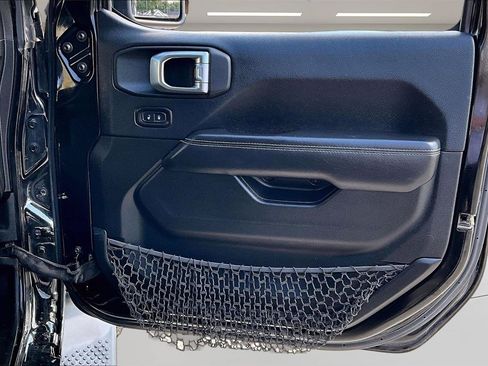 Used 2018 Jeep Wrangler Unlimited Sahara AWD/4WD image 29