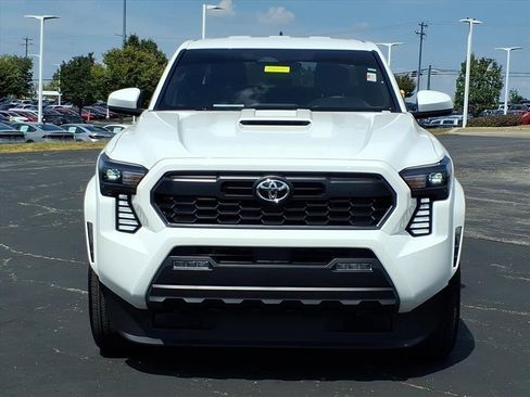 Certified 2025 Toyota Tacoma TRD Sport image 3