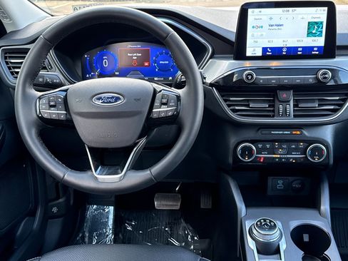 Certified 2022 Ford Escape Titanium w/ Class II Trailer Tow Package image 14