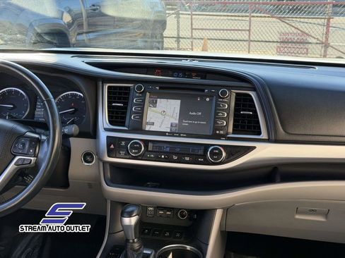 Used 2019 Toyota Highlander XLE image 21