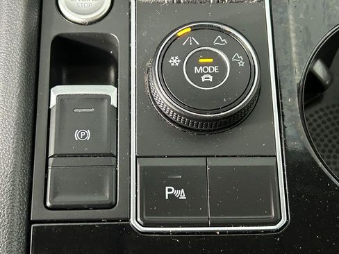 Used 2023 Volkswagen Atlas SE w/ Panoramic Sunroof Package AWD/4WD image 23