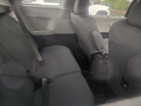 Used 2024 Toyota Sienna XLE FWD image 12