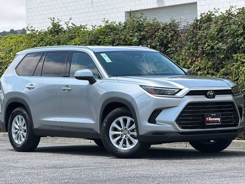 Used 2025 Toyota Grand Highlander FWD image 2