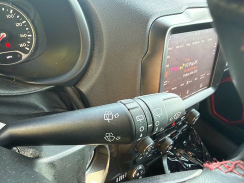 Used 2023 Jeep Renegade Trailhawk AWD/4WD image 32