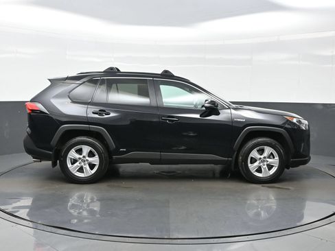 Used 2020 Toyota RAV4 XLE w/ XLE Grade Weather Package AWD/4WD image 7