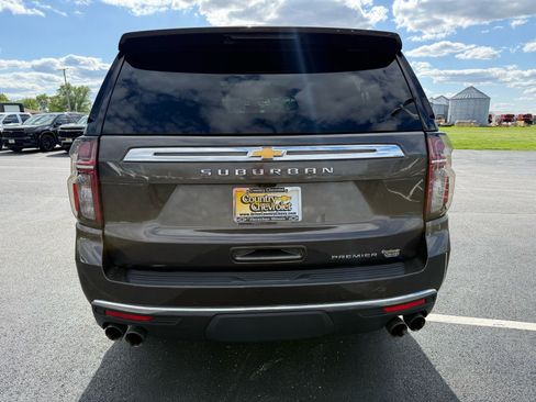 Used 2021 Chevrolet Suburban Premier w/ Premium Package AWD/4WD image 4