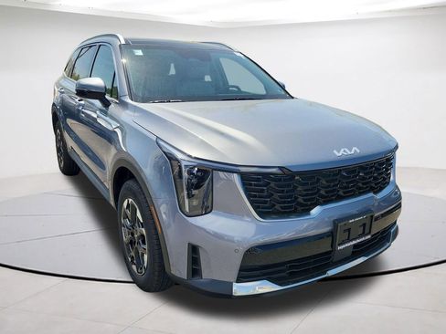 Certified 2025 Kia Sorento S w/ Panoramic Sunroof Package image 1