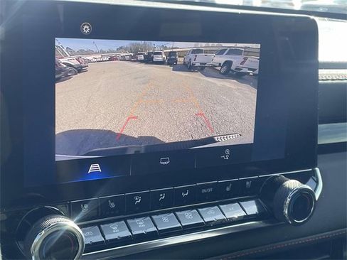 Used 2023 Chevrolet Colorado Z71 w/ Z71 Convenience Package 2 image 18