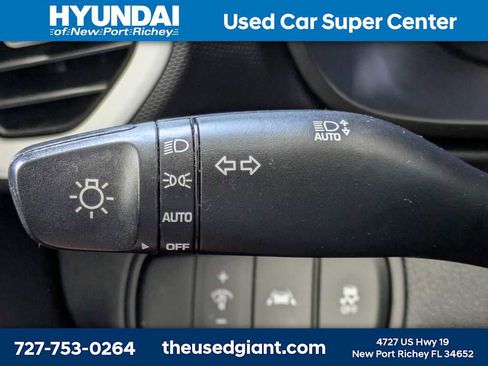 Used 2022 Hyundai Venue Limited FWD image 27