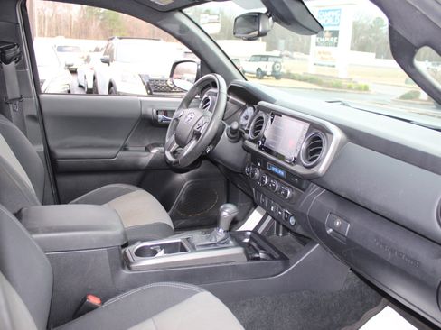 Used 2021 Toyota Tacoma TRD Off-Road image 31