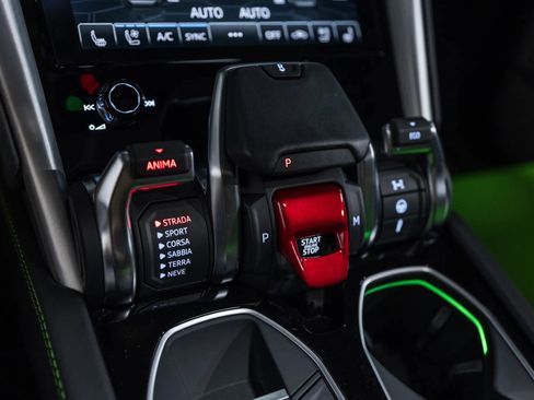 Used 2020 Lamborghini Urus image 24