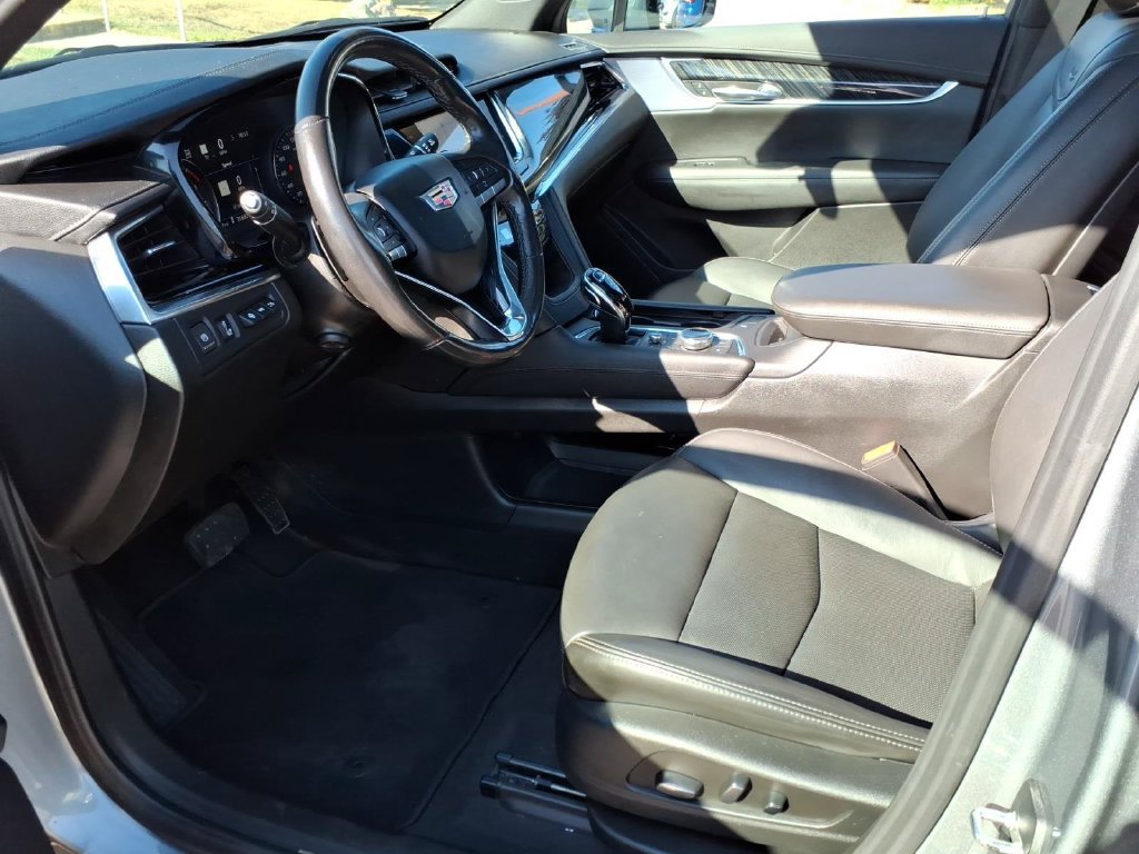 Used 2023 Cadillac XT6 Premium Luxury w/ Technology Package AWD/4WD image 7