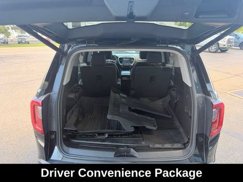 Used 2022 GMC Acadia SLE w/ Driver Convenience Package FWD image 3