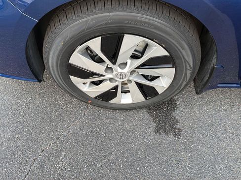Used 2024 Nissan Altima 2.5 S FWD image 35