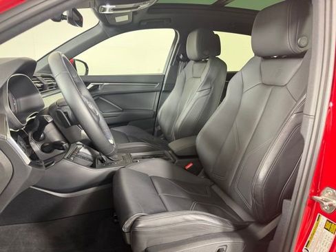 Used 2023 Audi Q3 2.0T Premium w/ Black Optic Sport Package image 18