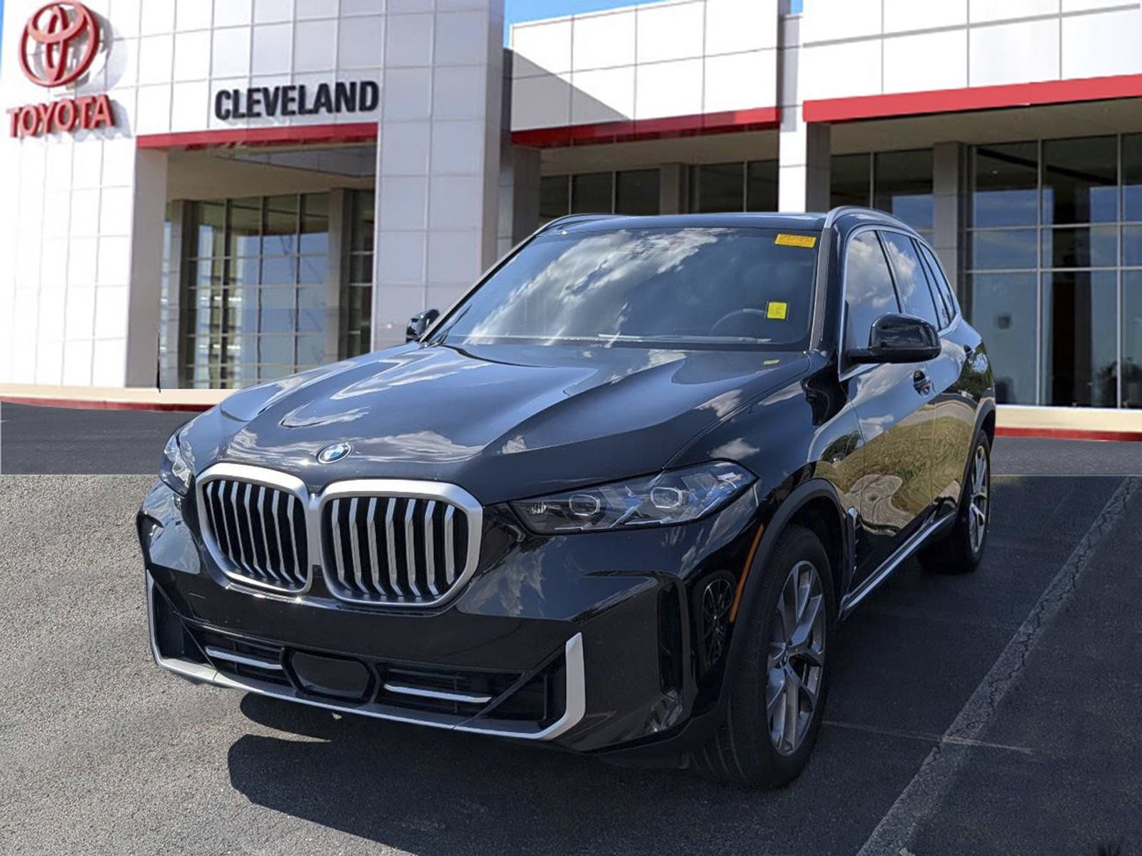 Used 2024 BMW X5 xDrive40i w/ Premium Package AWD/4WD image 4