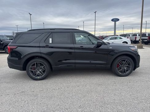 New 2026 Ford Explorer ST-Line w/ ST-Line Street Pack image 2
