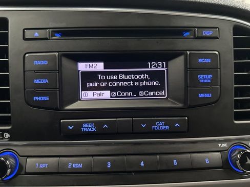 Used 2017 Hyundai Elantra SE FWD image 28