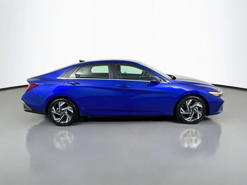 Used 2025 Hyundai Elantra Limited FWD image 4