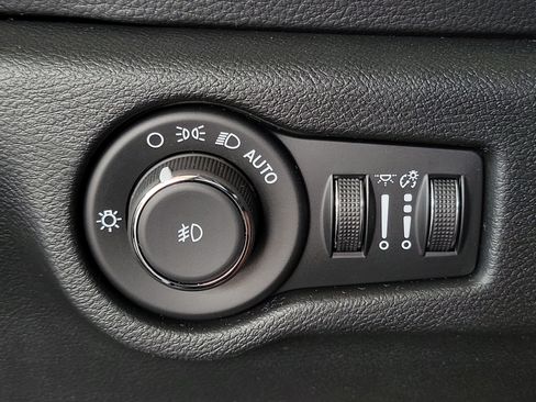 New 2026 Chrysler Pacifica Select FWD image 21