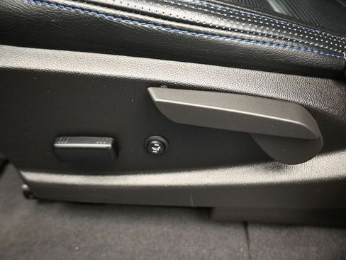 Used 2022 Chevrolet Colorado LT image 12