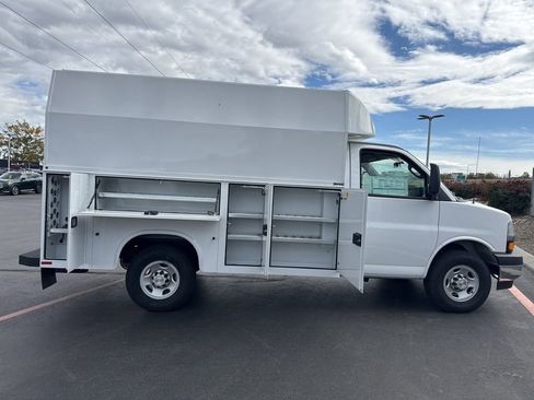 New 2024 Chevrolet Express 3500 w/ Power Convenience Package RWD image 18