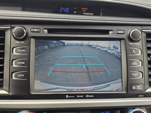 Used 2017 Toyota Highlander SE image 25