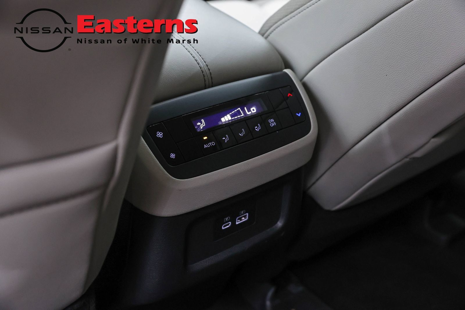 Used 2022 Nissan Pathfinder SL AWD/4WD image 22