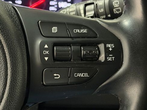 Used 2017 Kia Sedona LX w/ LX Essentials Premium Package image 34