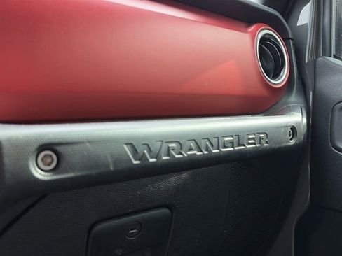 Used 2020 Jeep Wrangler Rubicon w/ Steel Bumper Group image 17