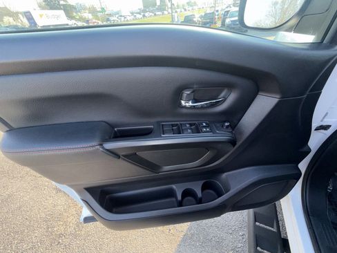 Used 2022 Nissan Titan PRO-4X w/ Off Road Protection Package image 15