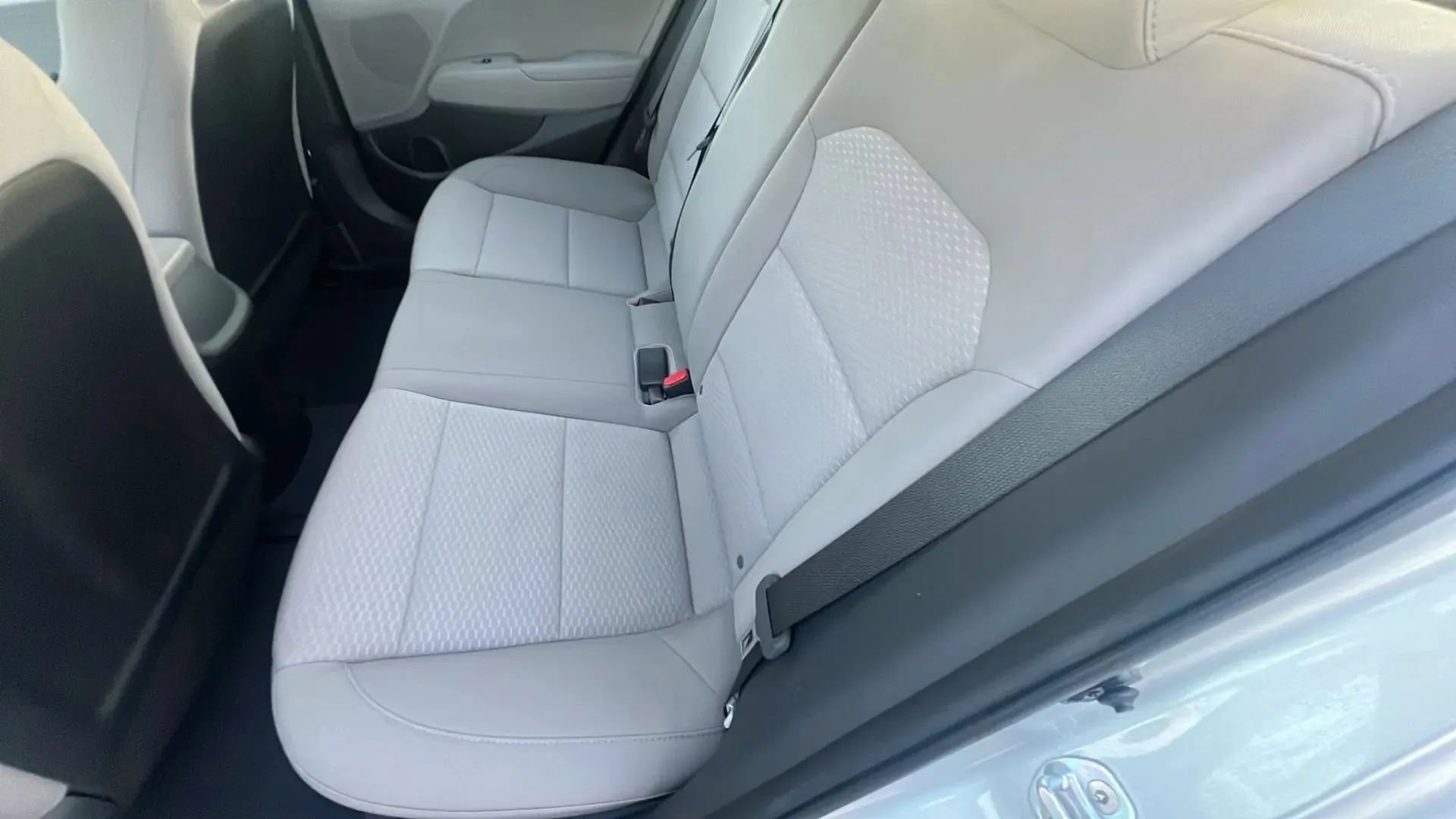 Used 2019 Hyundai Elantra SE FWD image 17