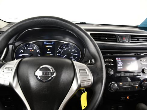 Used 2015 Nissan Rogue S AWD/4WD image 16
