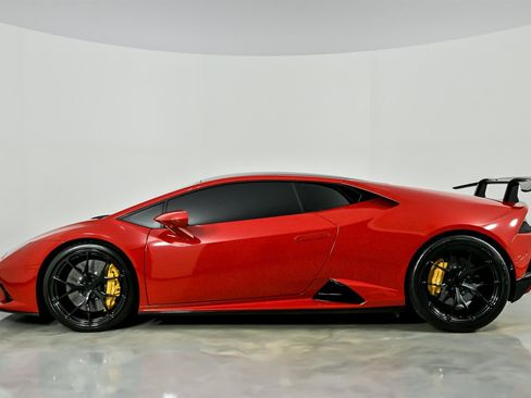 Used 2021 Lamborghini Huracan EVO image 9