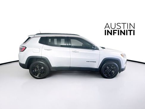 Used 2025 Jeep Compass Latitude image 8