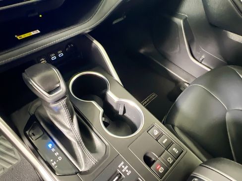 Used 2023 Toyota Highlander XLE image 26