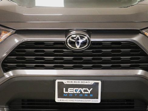 Used 2021 Toyota RAV4 LE image 96